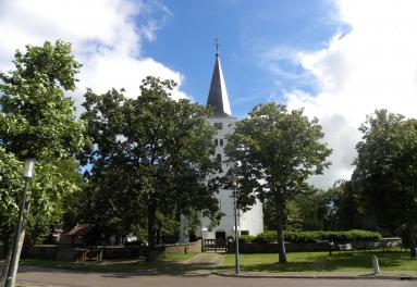 Foto van een kerk in Heiloo