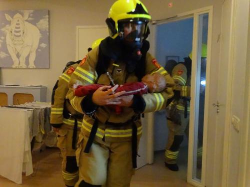 Brandweer Castricum Brandweer oefende bij kinderdagverblijf Kindergarden