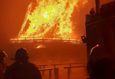 Foto van molen Ceres tijdens de brand