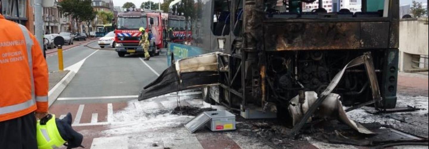 Connexxionbus vat vlam op de Kanaalkade in Alkmaar