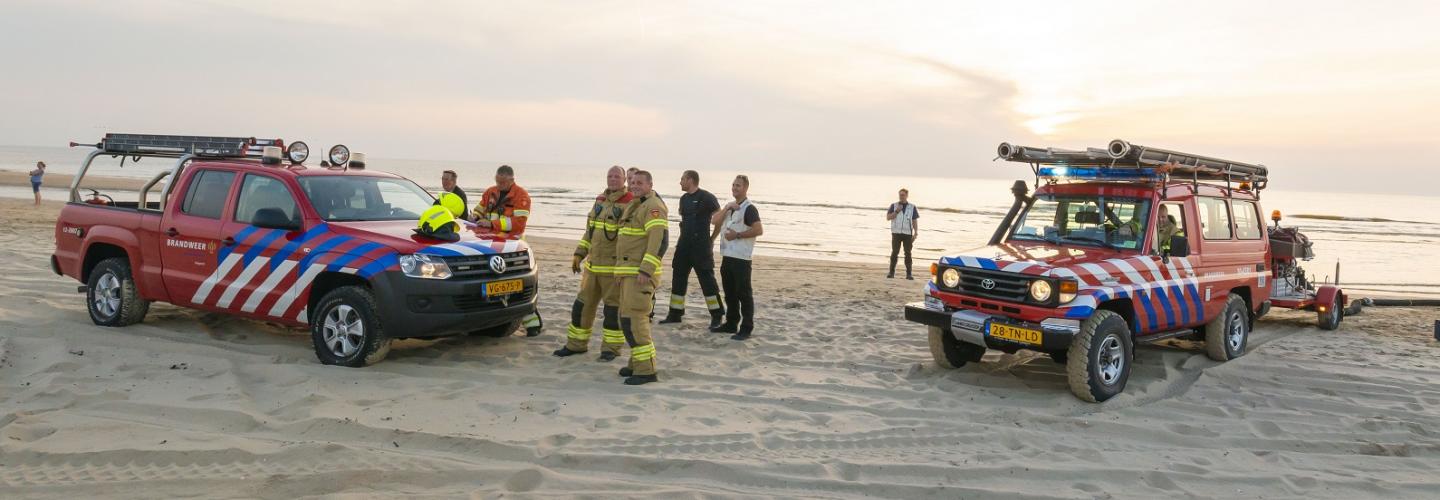 Brandweeroefening op het strand: obstakels en verborgen gevaren
